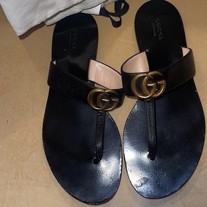 Leather thong sandal with Double G